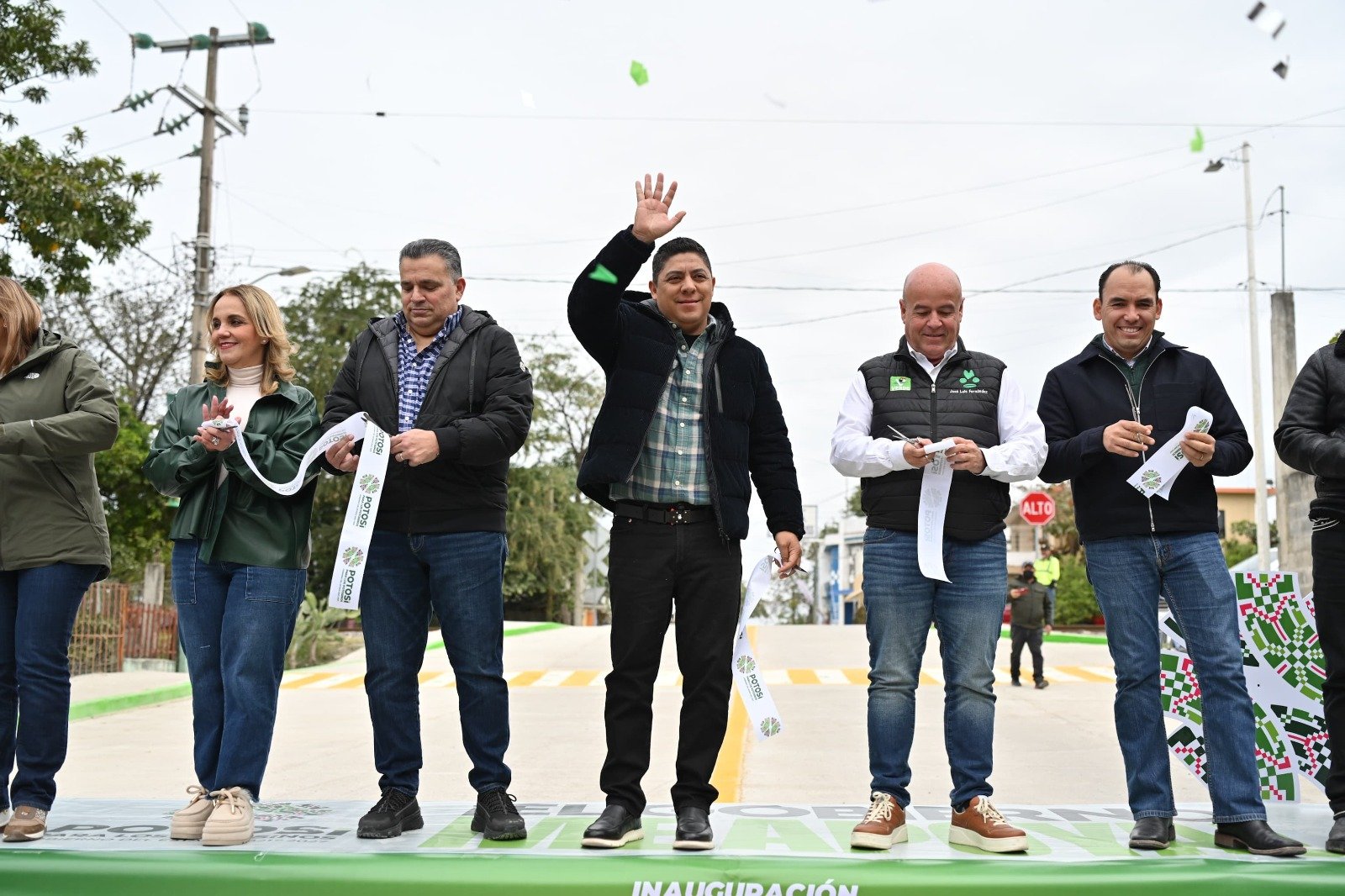 RICARDO GALLARDO ENTREGA RENOVADA CALLE ESTADIO EN CIUDAD VALLES
