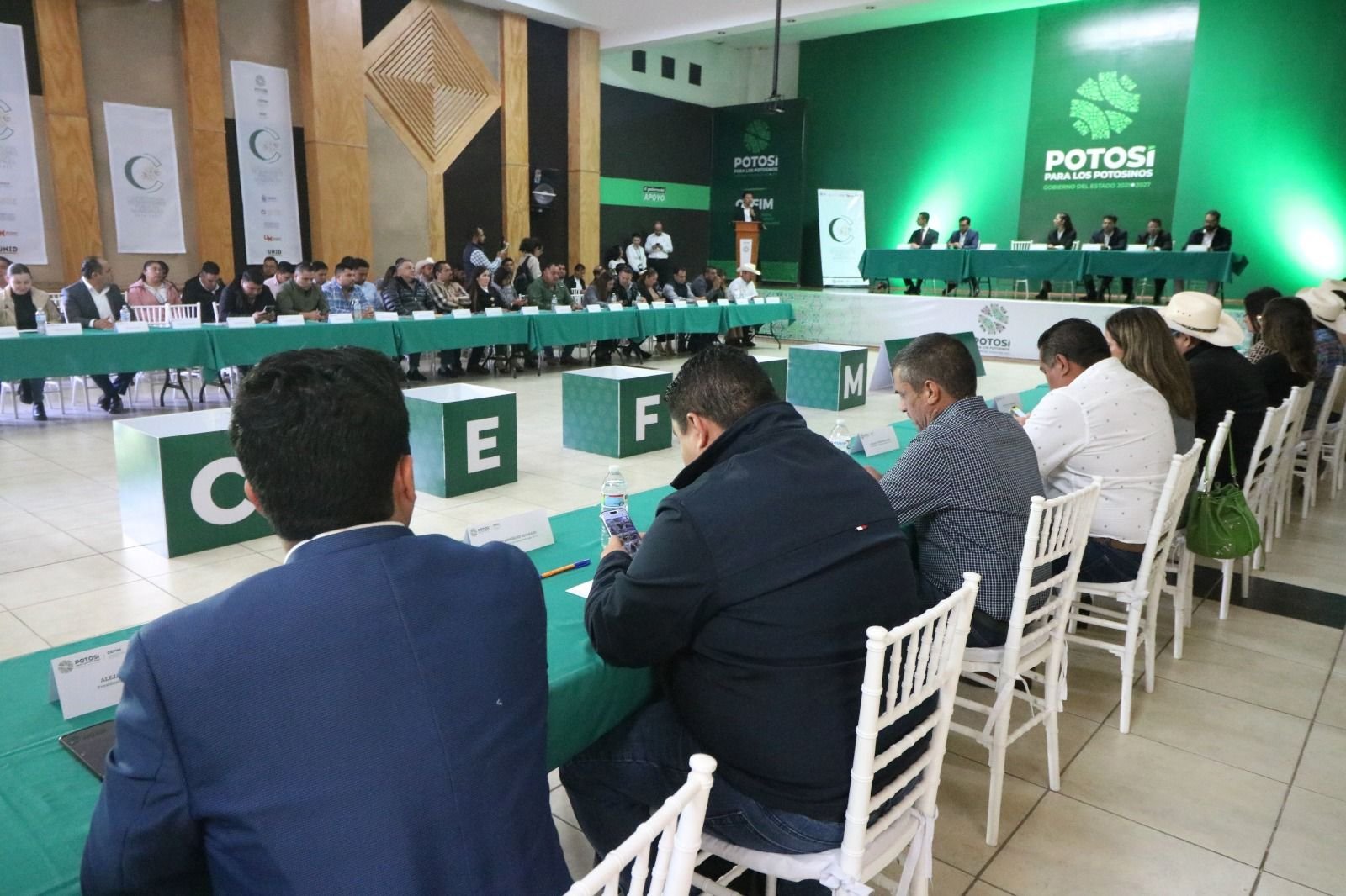 GOBIERNO ESTATAL DARÁ MÁS APOYO A FUNCIONARIOS MUNICIPALES EN 2025
