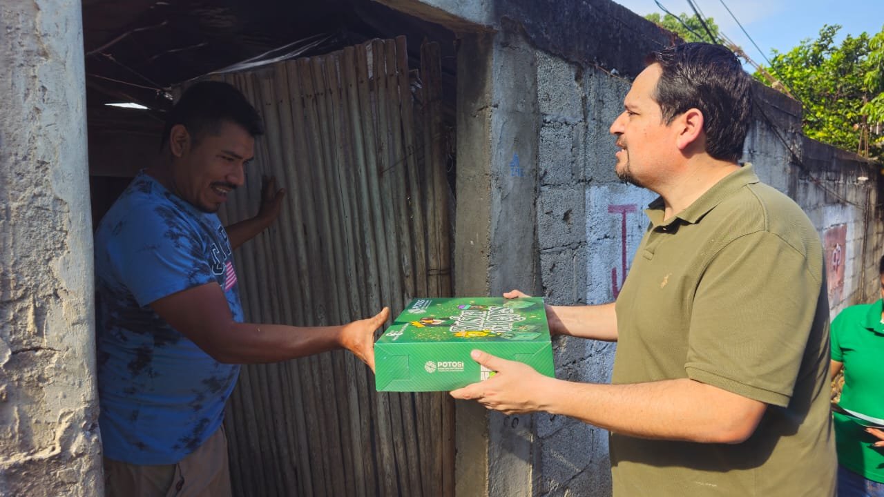 ENTREGA GOBIERNO ESTATAL ROSCAS DE REYES A FAMILIAS DE TAMAZUNCHALE