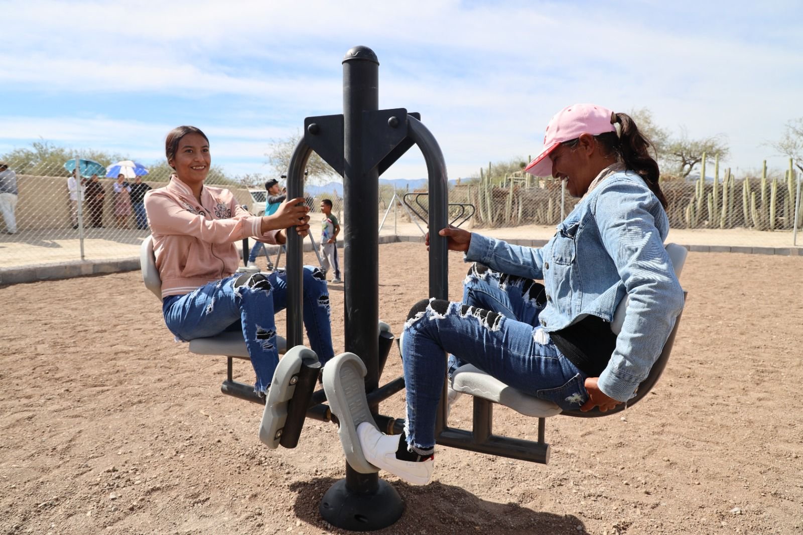 GOBIERNO ESTATAL ENTREGA ÁREA RECREATIVA EN APOYO A FAMILIAS EN GUADALCÁZAR