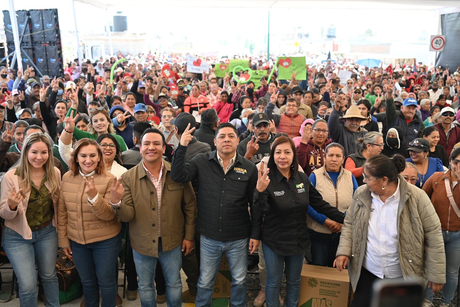 RICARDO GALLARDO ACERCA MÁS APOYO A FAMILIAS DE CHARCAS