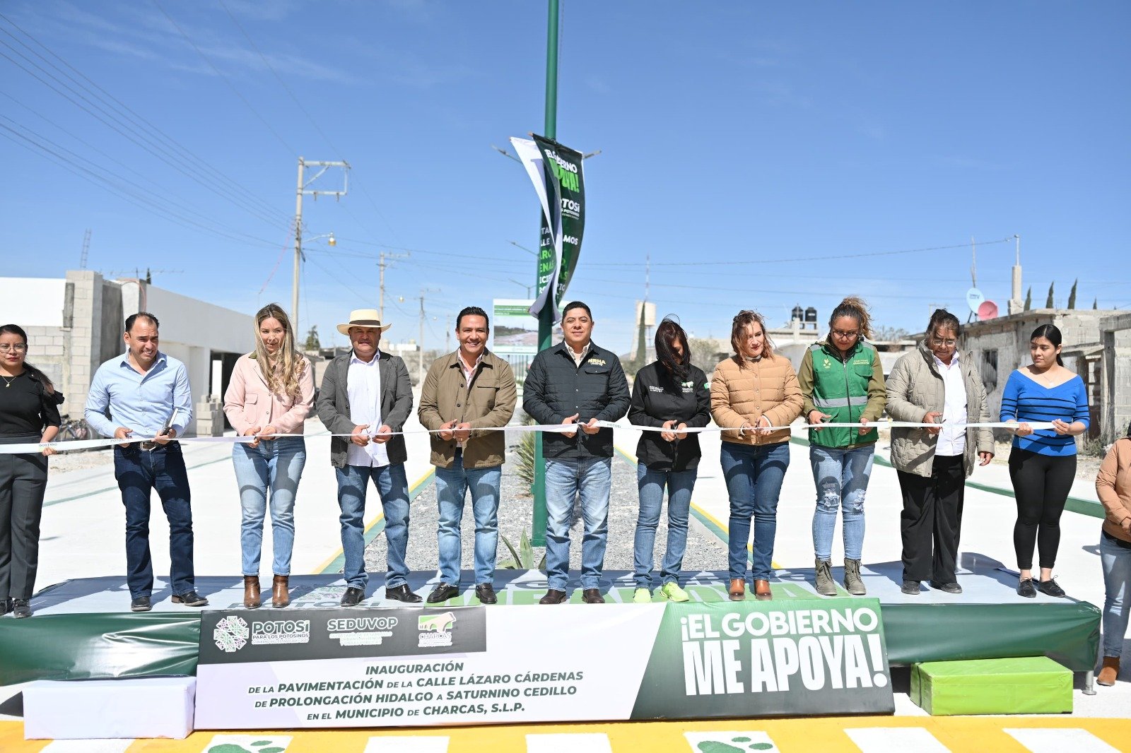 RICARDO GALLARDO INAUGURA OBRA Y ENTREGA APOYO ALIMENTARIO EN CHARCAS