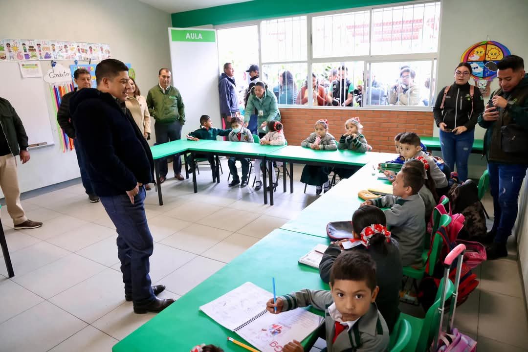 COMUNIDAD EDUCATIVA AGRADECE OBRAS EN ESCUELA DE RIOVERDE