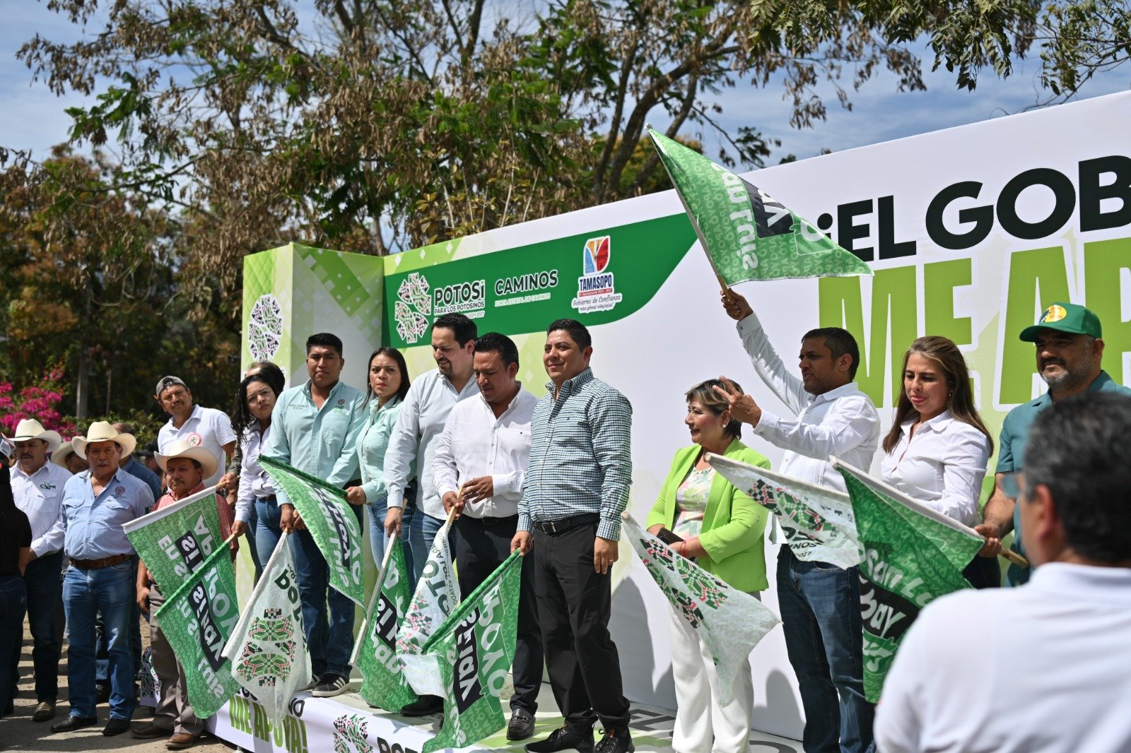 RICARDO GALLARDO INICIA RESCATE DE UNA CARRETERA MÁS EN TAMASOPO