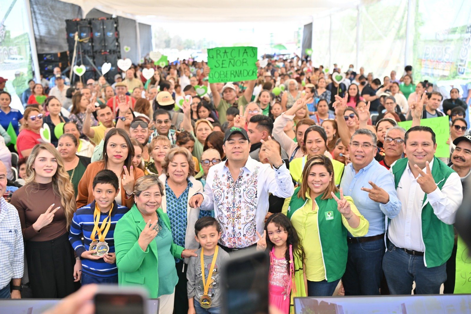 FAMILIAS SOLEDENSES AGRADECEN A RICARDO GALLARDO POR PUENTE PEATONAL