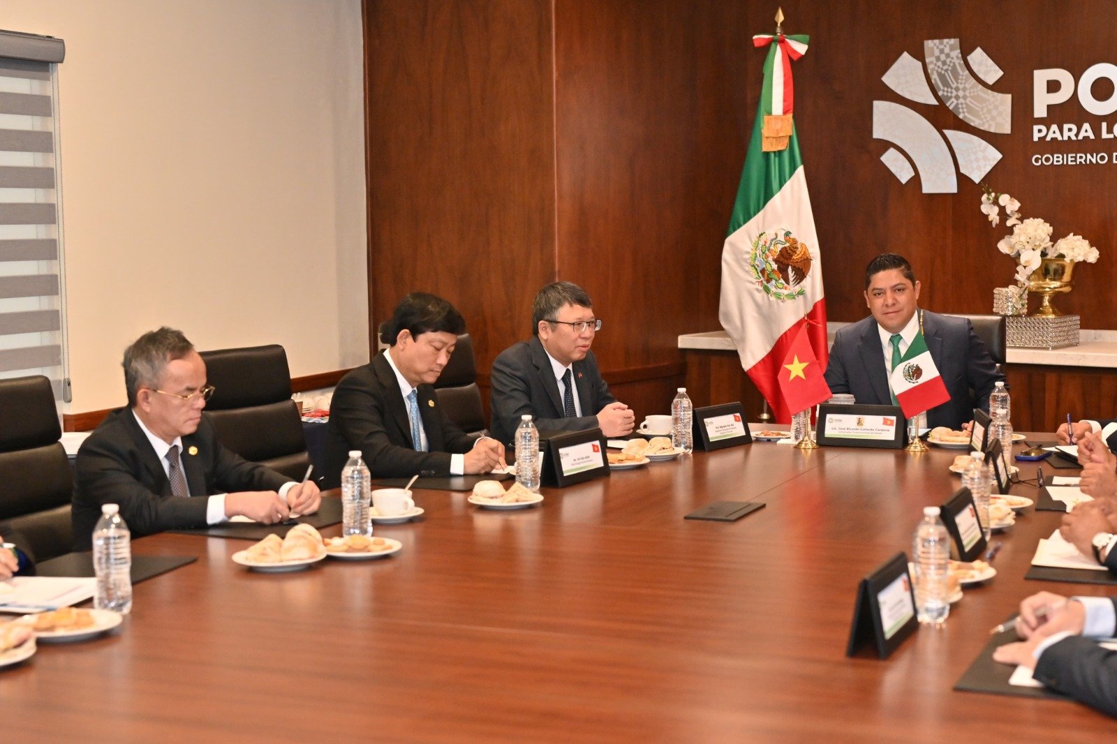 RICARDO GALLARDO CONTINÚA PROMOVIENDO A SAN LUIS POTOSÍ A NIVEL MUNDIAL