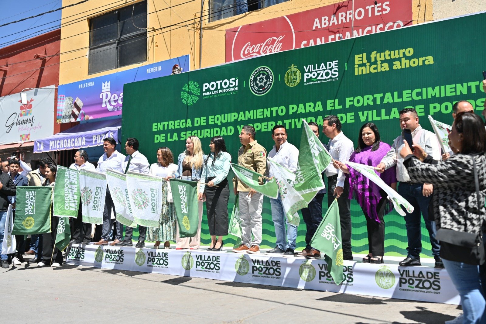 RICARDO GALLARDO ENTREGA NUEVO EQUIPAMIENTO PARA LA SEGURIDAD DE VILLA DE POZOS