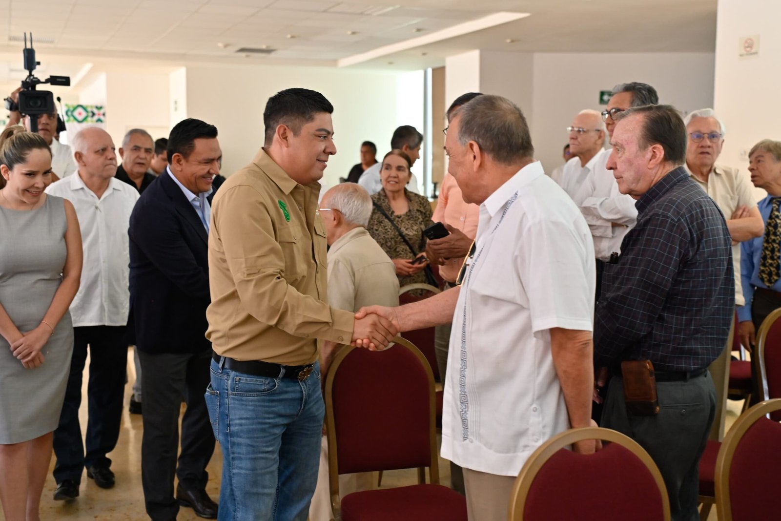 RICARDO GALLARDO PROPONE INSTAURAR DÍA DE LAS Y LOS MÉDICOS POTOSINOS