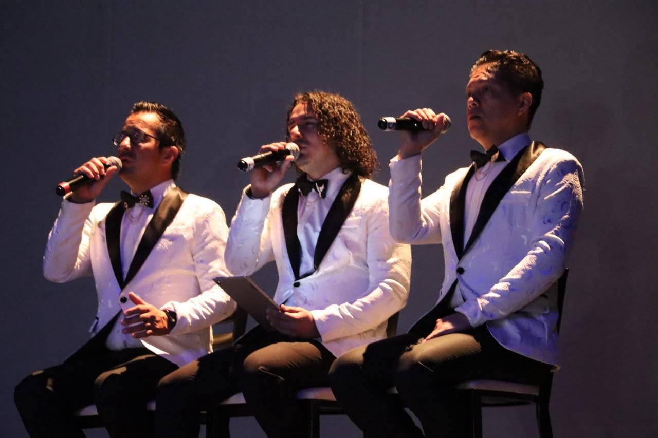 MADRES POTOSINAS VIVEN GRAN VELADA EN EL TEATRO DE LA PAZ