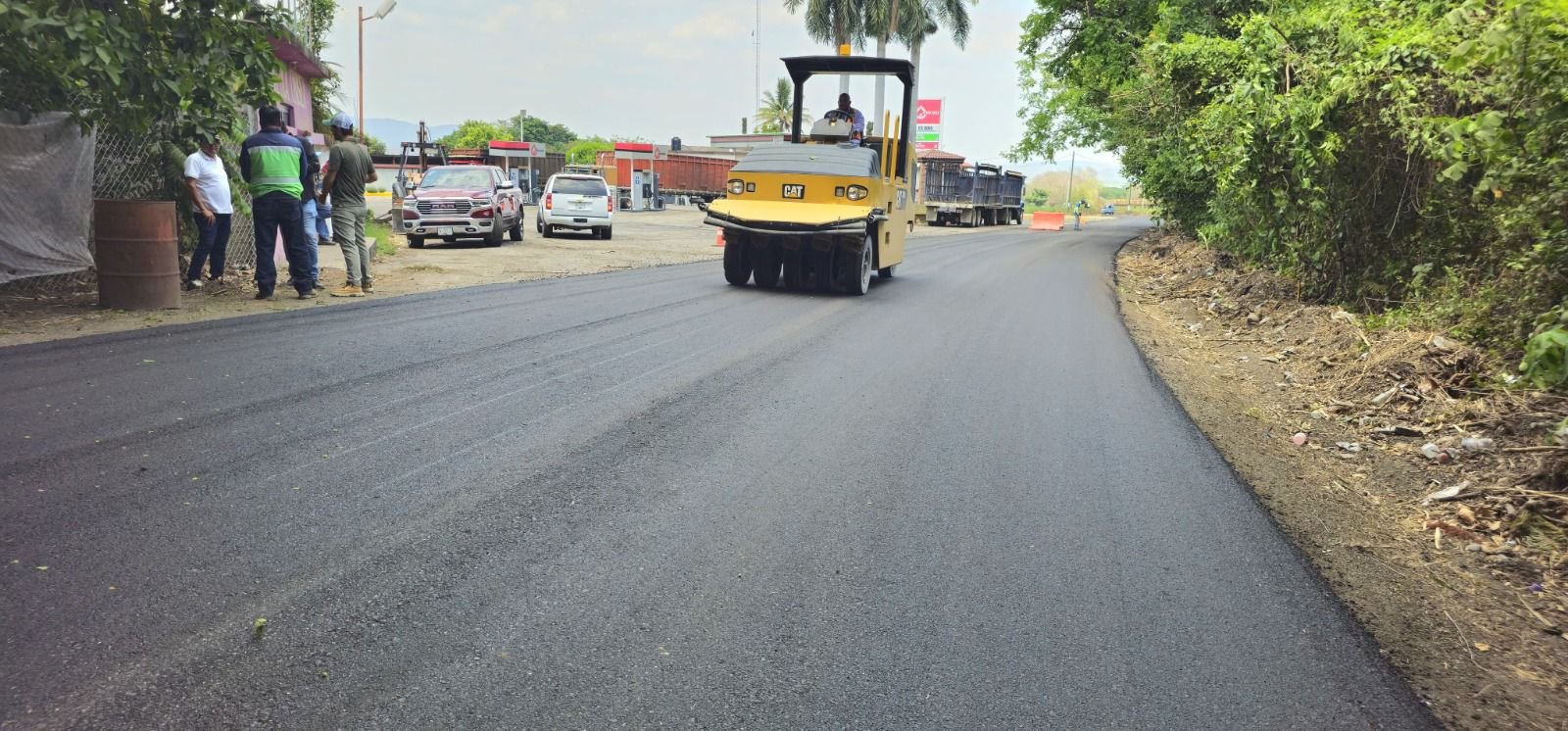 ESTADO AVANZA CON REHABILITACIÓN DE CAMINO EN TAMASOPO