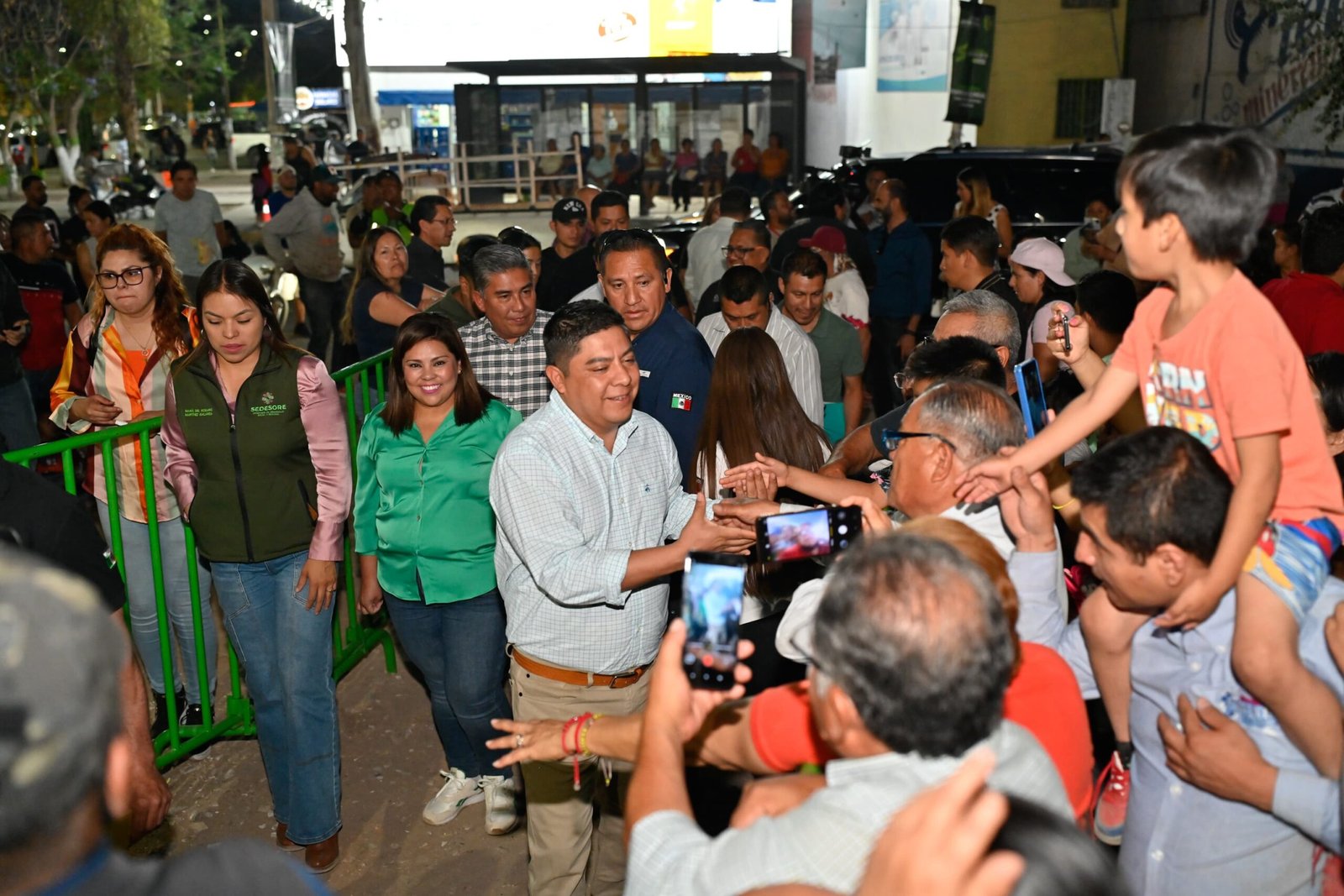 RICARDO GALLARDO CELEBRA A NIÑEZ SOLEDENSE CON ARRANQUE DE PARQUE LINEAL