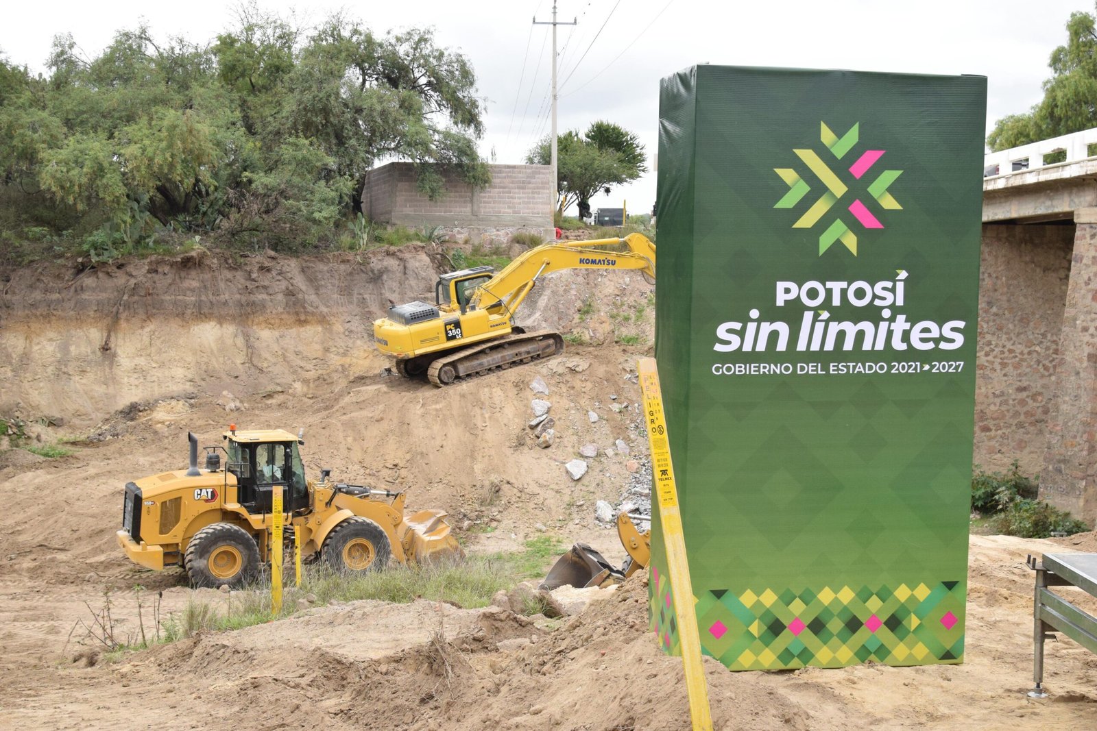 RICARDO GALLARDO CUMPLE A AHUALULCO CON  SUPERCARRETERA