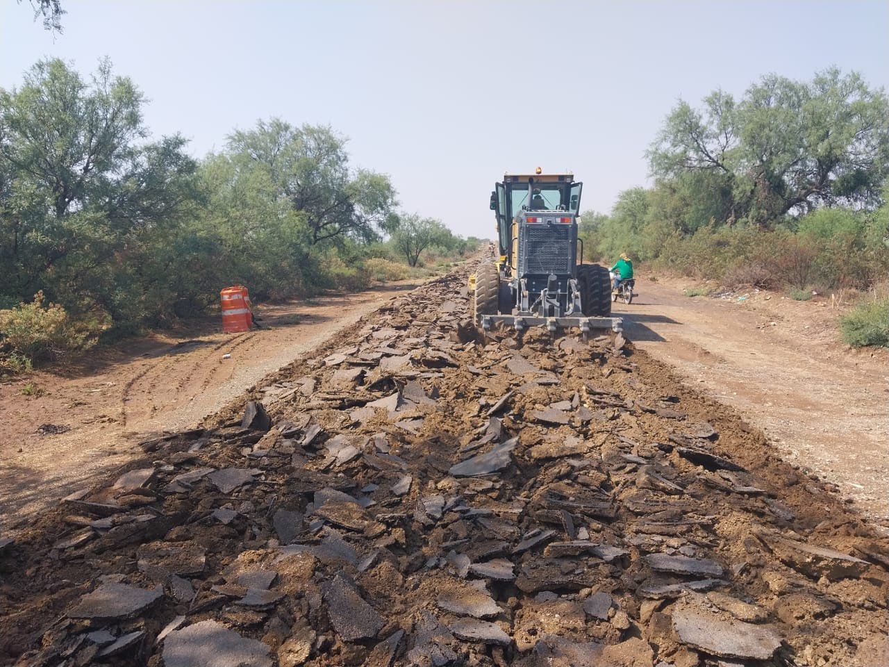 AVANZAN OBRAS EN EL CAMINO VILLA DE RAMOS-LOS HERNÁNDEZ