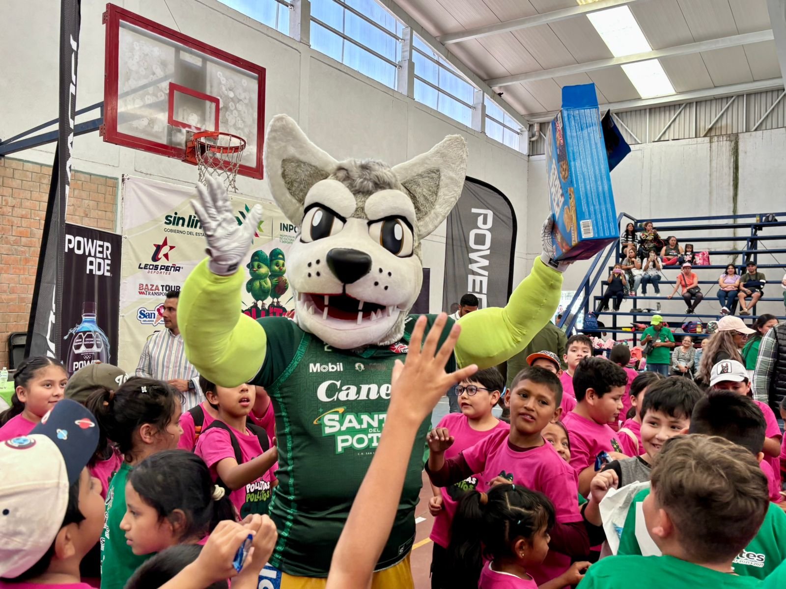 NIÑAS Y NIÑOS APRENDEN Y SE DIVIERTEN DURANTE SUS VACACIONES