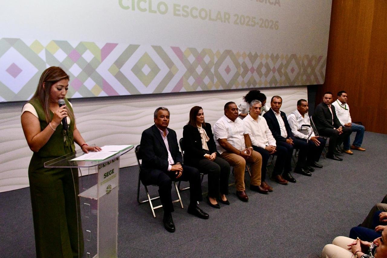 RECONOCEN A MÁS DE 60 DOCENTES POR SU PROMOCIÓN EN EDUCACIÓN BÁSICA