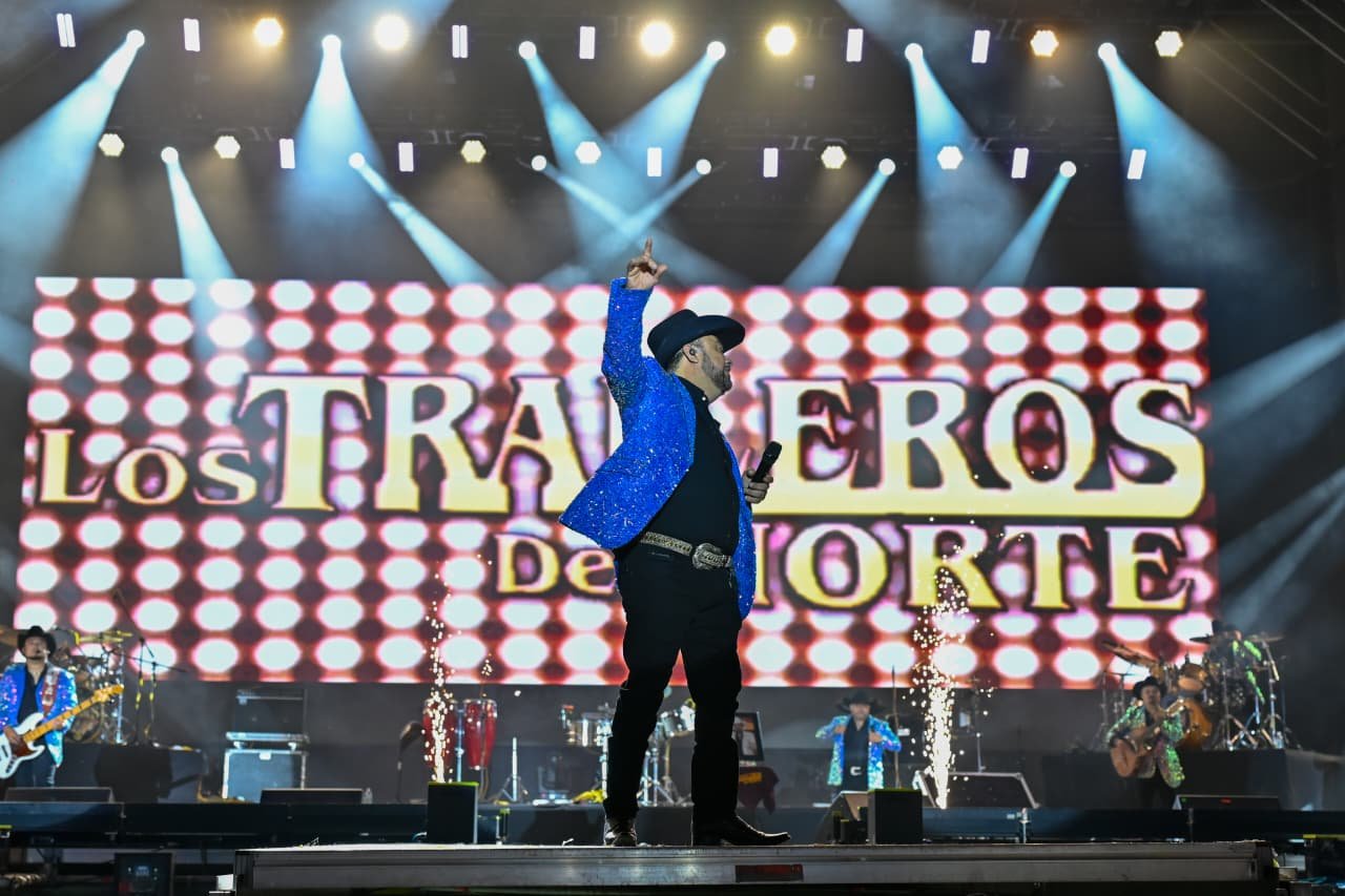 DOS CARNALES Y MÚSICA REGIONAL SE CORONAN EN FENAPO 2025