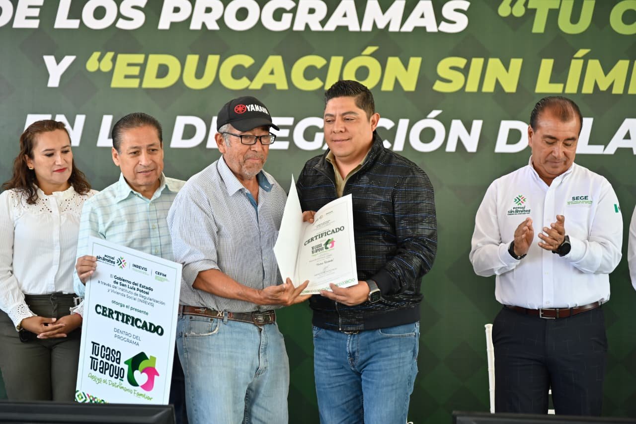 RICARDO GALLARDO FORTALECE A FAMILIAS DE LA PILA CON ENTREGA DE LOTES GRATUITOS