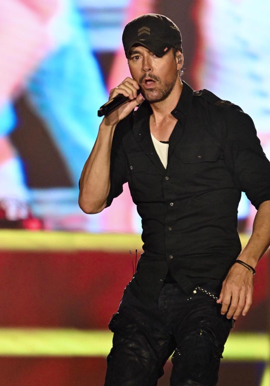 ENRIQUE IGLESIAS CONQUISTA A LA FENAPO