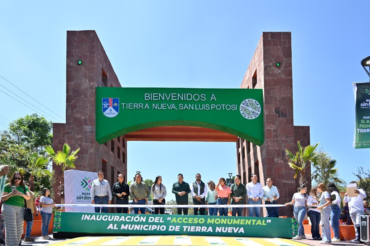 RICARDO GALLARDO ENTREGA RENOVADA UNIDAD DEPORTIVA EN TIERRA NUEVA