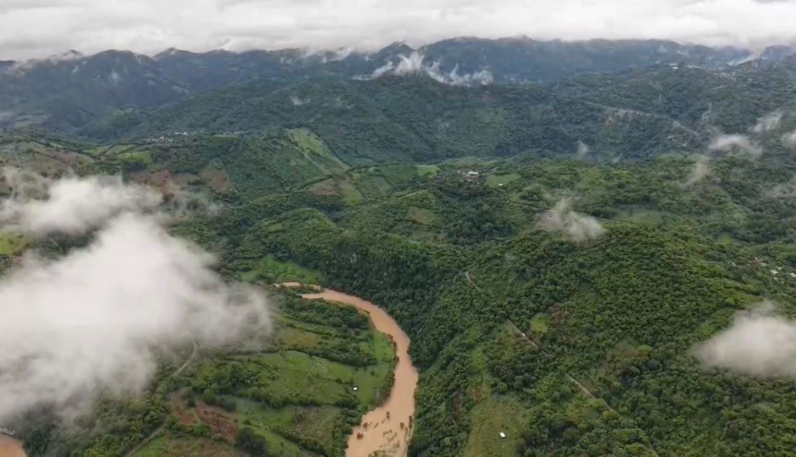 RICARDO GALLARDO CUMPLE A LA HUASTECA SUR CON EL PUENTE DEL RÍO AMAJAC
