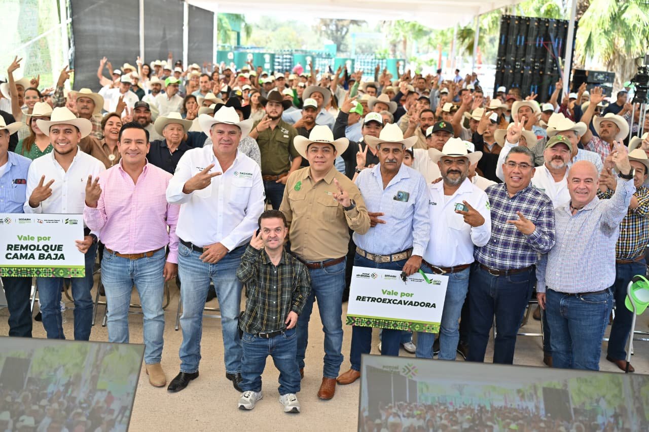 RICARDO GALLARDO REFUERZA APOYO A GANADEROS Y AGRICULTORES CON ENTREGA DE EQUIPAMIENTO