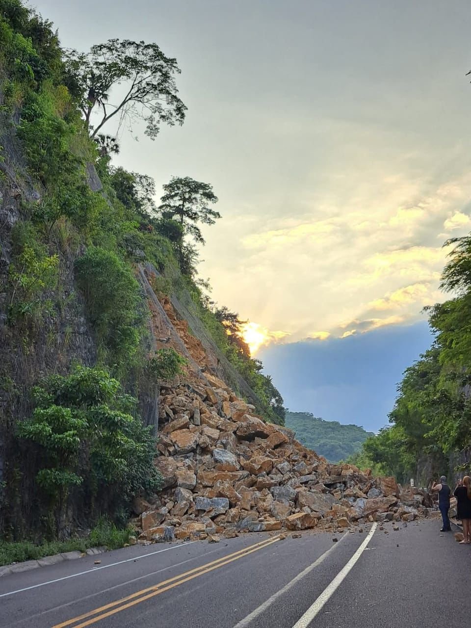 GOBIERNO ESTATAL, ATENTO PARA BRINDAR APOYO EN DERRUMBE