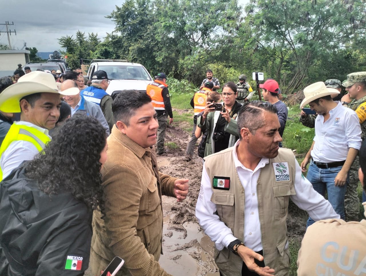 GOBERNADOR RICARDO GALLARDO SUPERVISA ATENCIÓN A FAMILIAS AFECTADAS EN LA HUASTECA