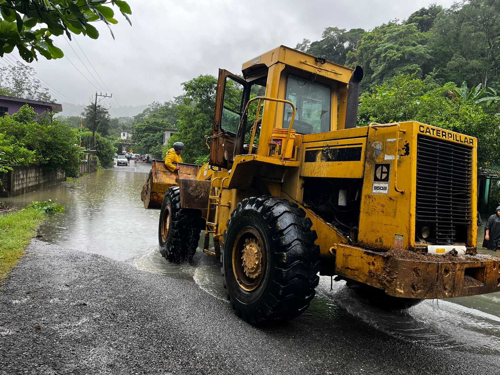GOBIERNO DEL ESTADO ATIENDE DAÑOS EN CARRETERAS DE LA HUASTECA