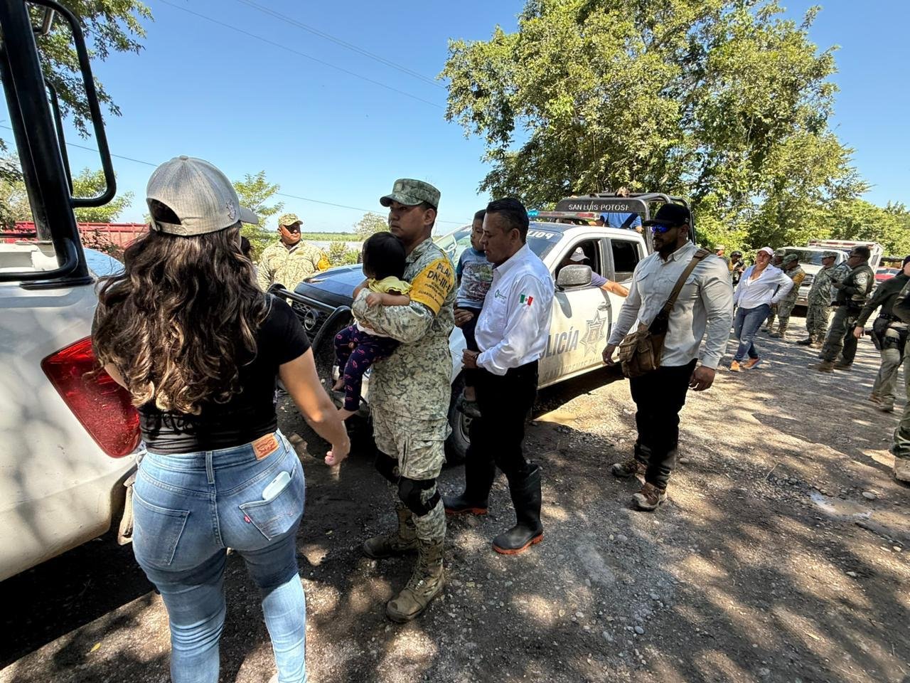 EVACÚAN FAMILIAS DE COMUNIDADES DE SAN VICENTE AFECTADAS POR INUNDACIONES