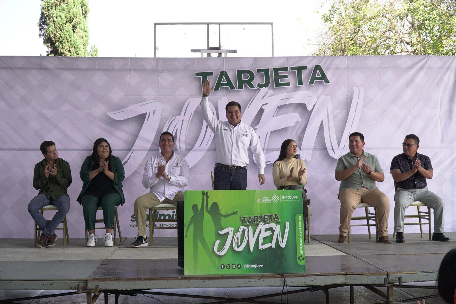 ENTREGA GOBIERNO DEL ESTADO MÁS DE 700 TARJETAS JOVEN EN LA REGIÓN MEDIA