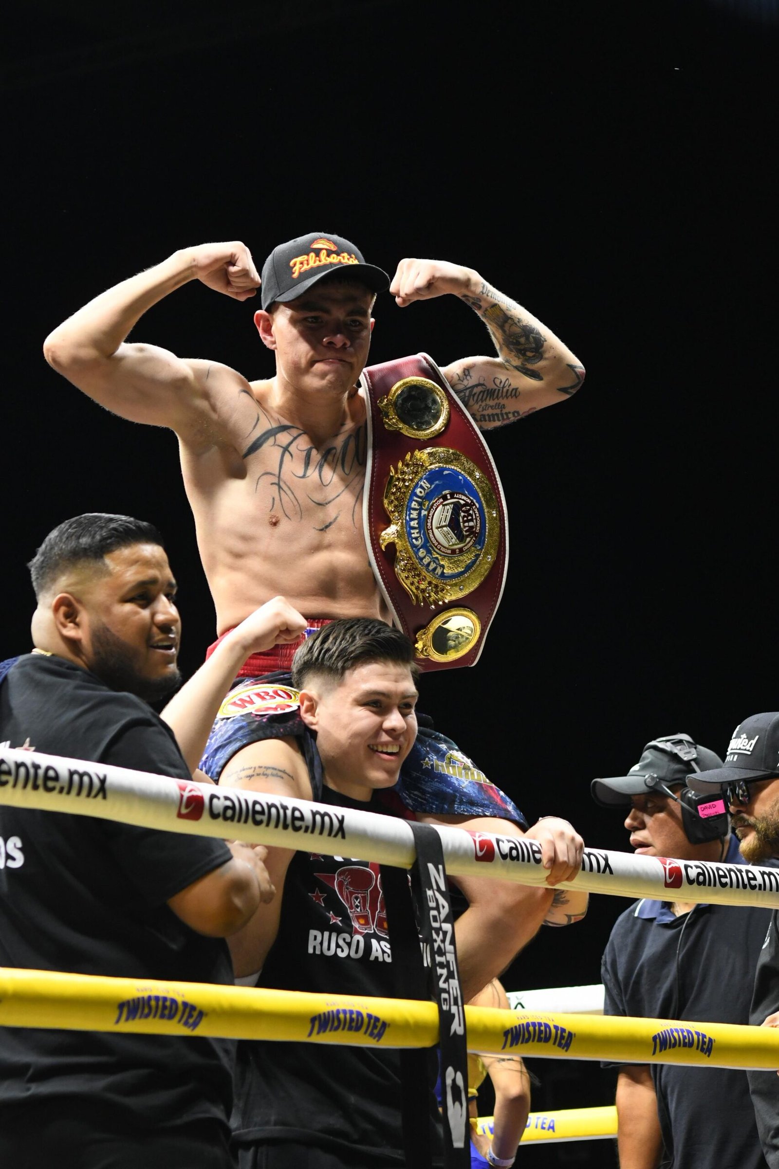 VELADA DE CAMPEONES ENCIENDE LA ARENA POTOSÍ