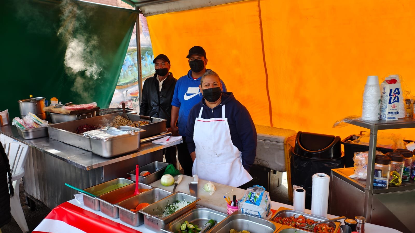 COMERCIANTES AGRADECEN A RICARDO GALLARDO POR OBRAS EN CALLE 70 •⁠