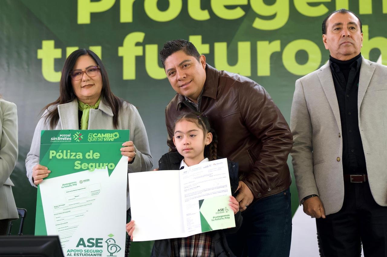 RICARDO GALLARDO LLEVA PROGRAMA “APOYO SEGURO AL ESTUDIANTE” A VILLA DE POZOS