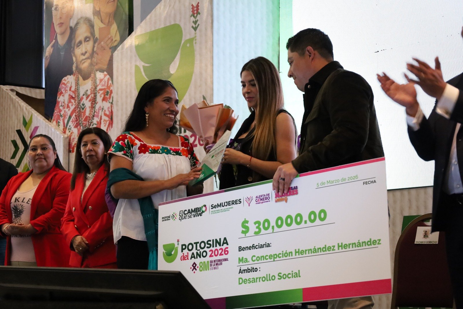 CONCEPCIÓN HERNÁNDEZ, RECONOCIDA COMO “POTOSINA DEL AÑO”