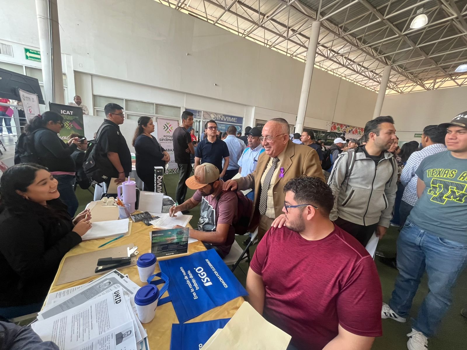 TODO UN ÉXITO LA FERIA “EMPLÉATE SIN LÍMITES PARQUE 3 NACIONES”