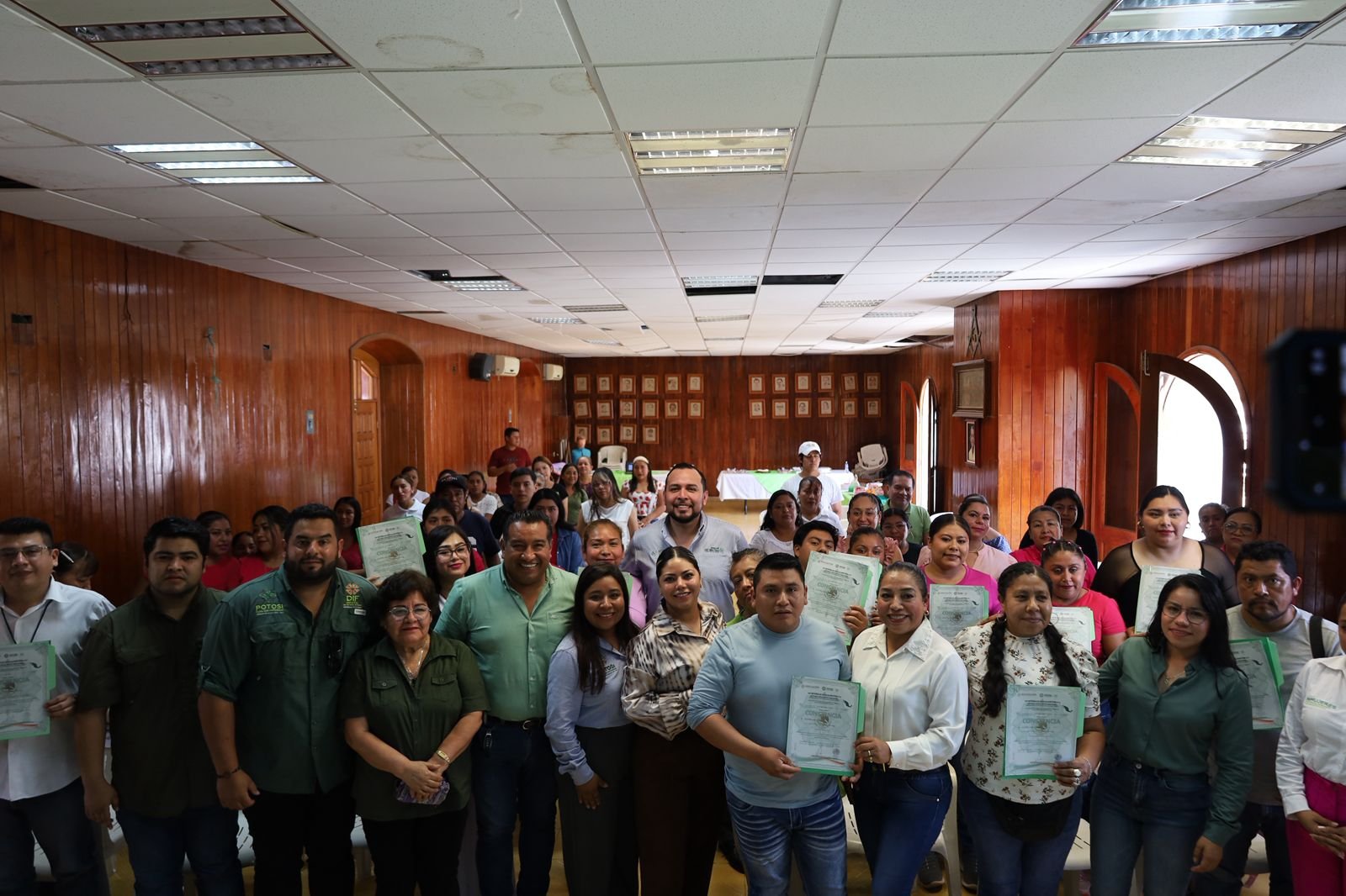 GOBIERNO ESTATAL IMPULSA CAPACITACIÓN Y ENTREGA CONSTANCIAS EN CERRITOS Y TAMAZUNCHALE