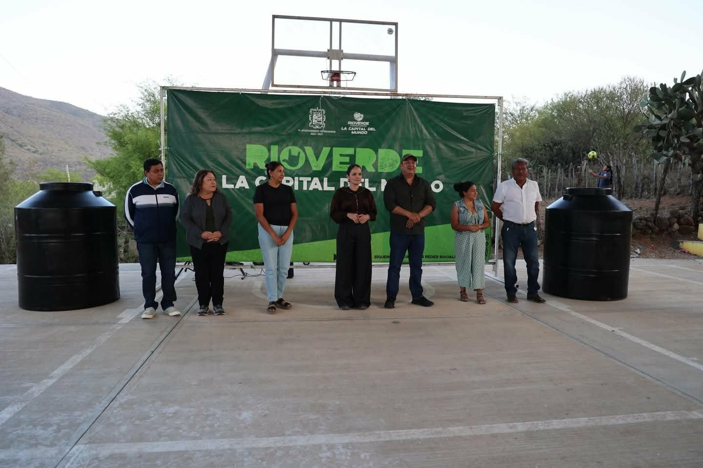 ENTREGA DE TINACOS EN LA COMUNIDAD DE EL ZAPOTE