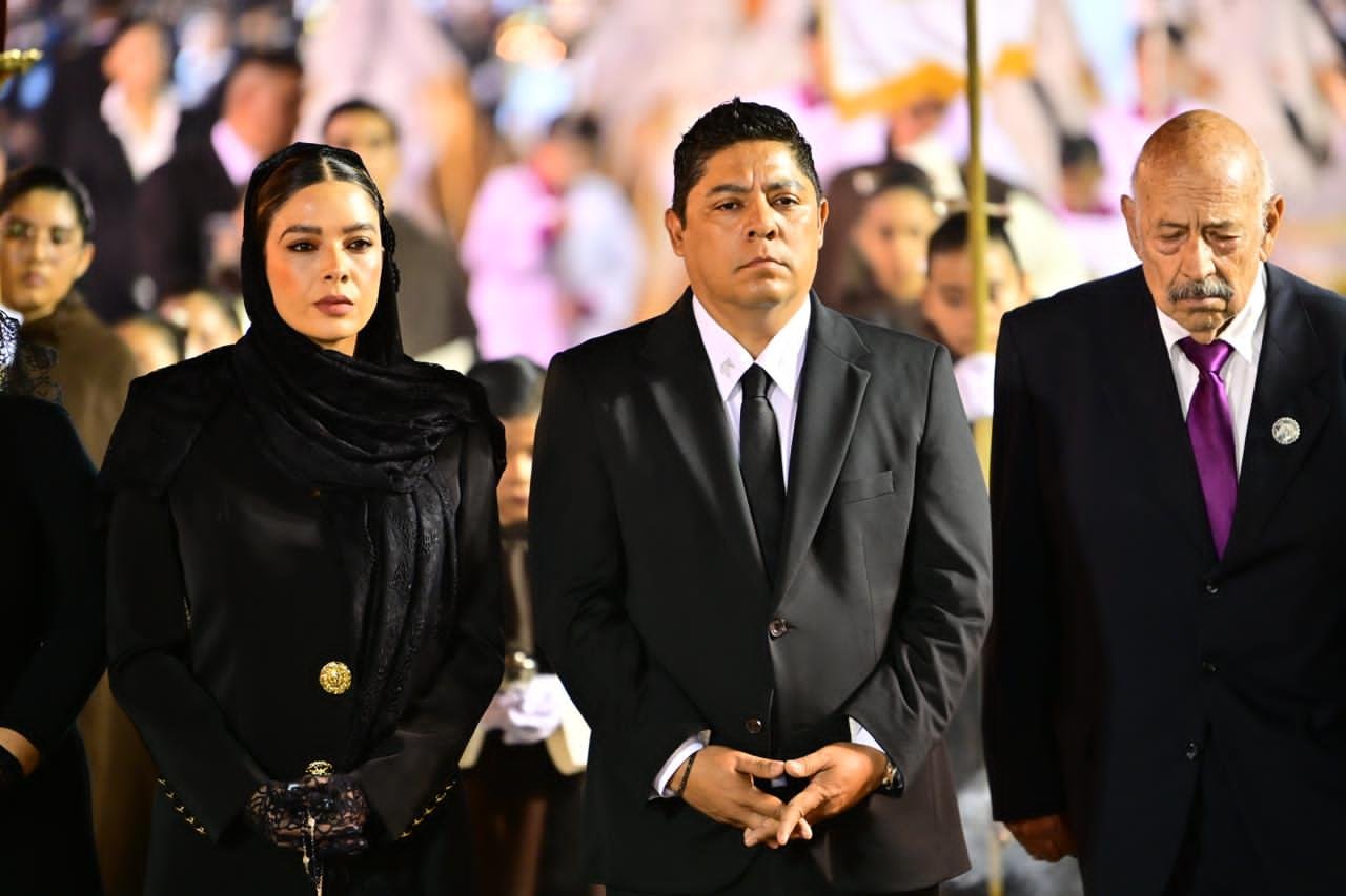 RICARDO GALLARDO HONRA LA MÁXIMA TRADICIÓN POTOSINA: LA PROCESIÓN DEL SILENCIO