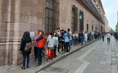GOBIERNO DEL ESTADO ENTREGA ÁLBUMES Y ESTAMPAS DEL MUNDIAL PARA FOMENTAR LA CONVIVENCIA FAMILIAR