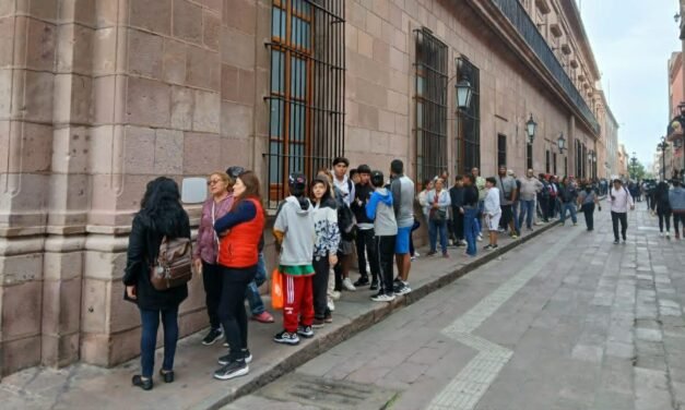 GOBIERNO DEL ESTADO ENTREGA ÁLBUMES Y ESTAMPAS DEL MUNDIAL PARA FOMENTAR LA CONVIVENCIA FAMILIAR