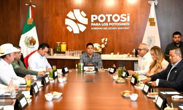 RICARDO GALLARDO ACUERDA AUMENTO DE POLICÍAS MUNICIPALES CON ALCALDES DEL ALTIPLANO