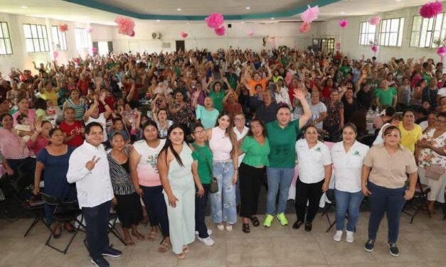 RUTH GONZÁLEZ CELEBRA A MAMÁS DE VILLA DE RAMOS, EL NARANJO Y CIUDAD DEL MAÍZ