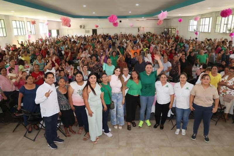 RUTH GONZÁLEZ CELEBRA A MAMÁS DE VILLA DE RAMOS, EL NARANJO Y CIUDAD DEL MAÍZ