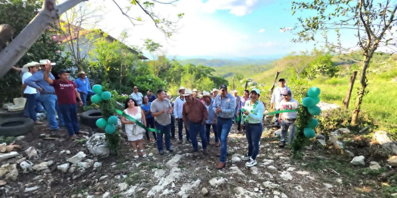 ALCALDE DE AQUISMÓN ENTREGA 2 IMPORTANTES APERTURAS HOY EN LA CUCHILLA