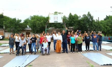 ENTREGAN PAQUETES DE LÁMINAS A FAMILIAS DE SAN MARTÍN