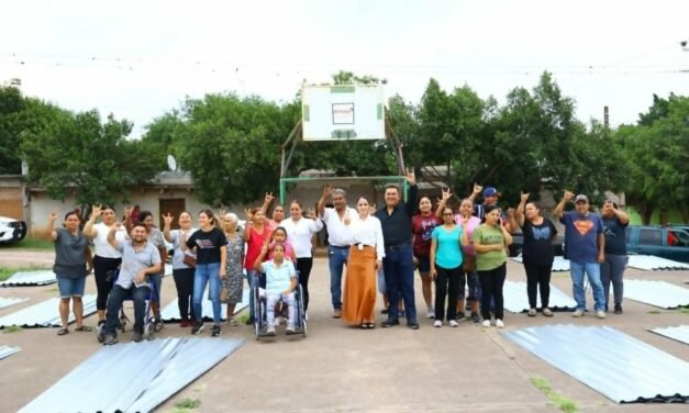 ENTREGAN PAQUETES DE LÁMINAS A FAMILIAS DE SAN MARTÍN