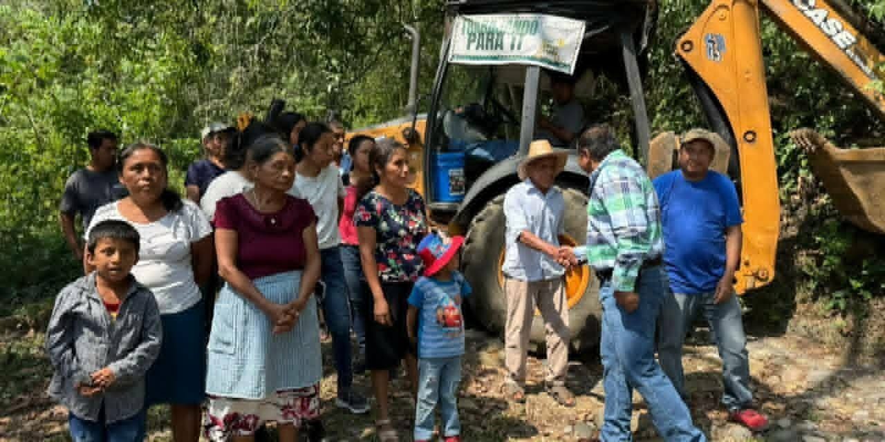 CON ENTREGA DE MAQUINARIA EL GOBIERNO DE TAMAZUNCHALE IMPULSA EL DESARROLLO AGRÍCOLA EN XICOTLA