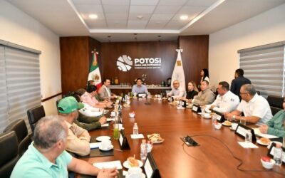 RICARDO GALLARDO ACUERDA REFORZAR A POLICÍAS MUNICIPALES CON ALCALDES DE LA ZONA MEDIA