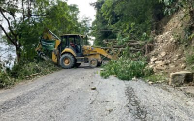 GOBIERNO ESTATAL ATIENDE CAMINOS AFECTADOS POR LAS LLUVIAS