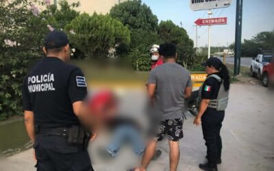 MOTOCICLISTA SE SALE DEL CAMINO Y SE ESTAMPA CONTRA CAMIONETA ESTACIONADA